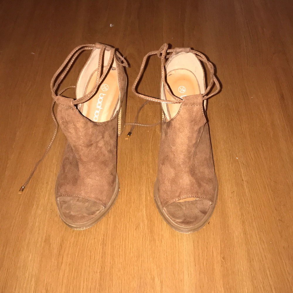 Cute chestnut suede chunky heels